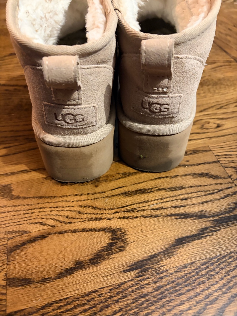UGG women’s Short Shearling-Lined Boots in Sand sz 7